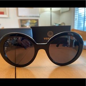 NIB Versace large round black womens sunglasses, never worn